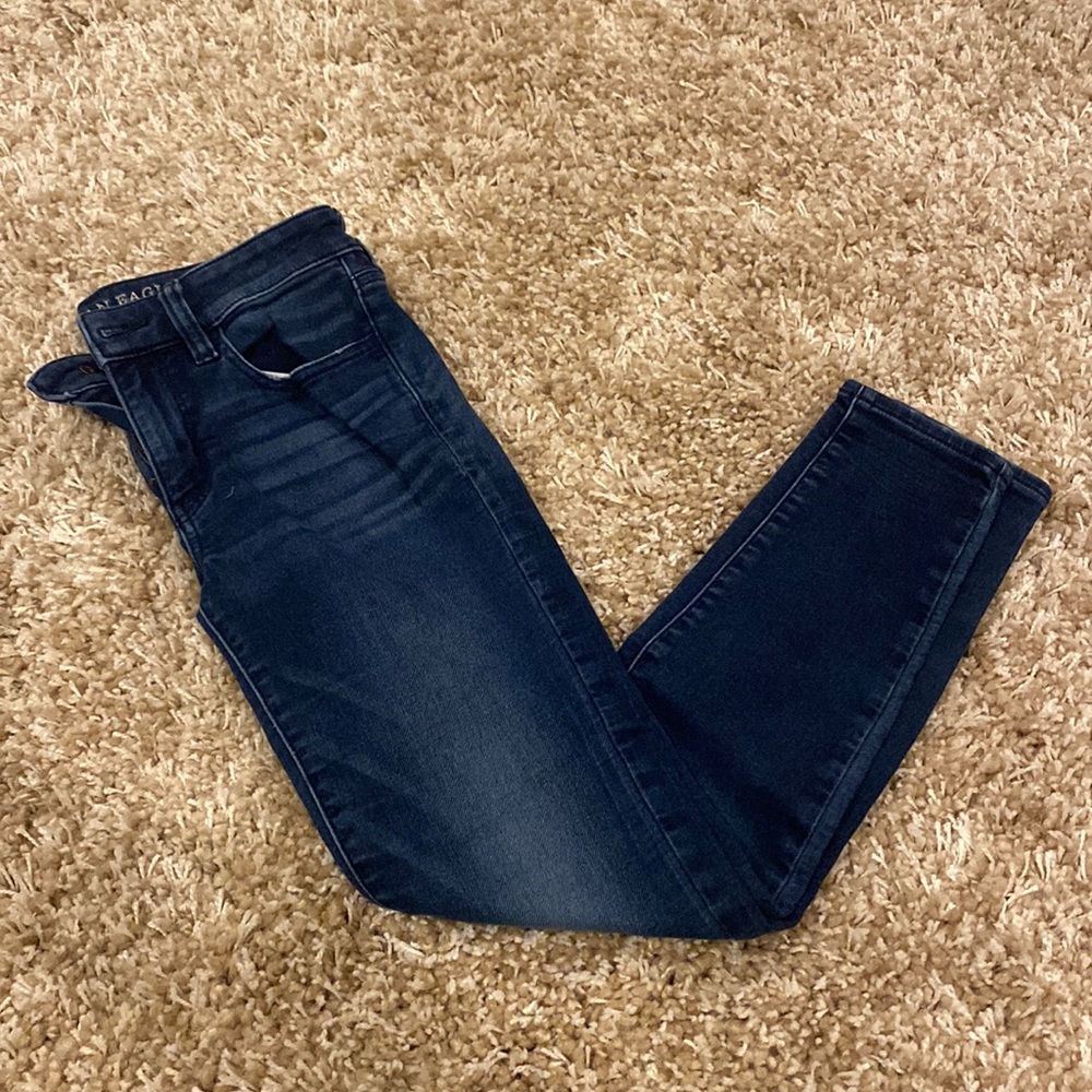 AMERICAN EAGLE DARK WASH SKINNY JEANS